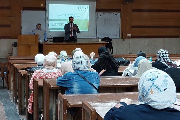 انطلاق سلسلة ندوات ريادة الأعمال بالتعاون مع البنك الأهلي المصري في كلية الفنون التطبيقية بجامعة حلوان